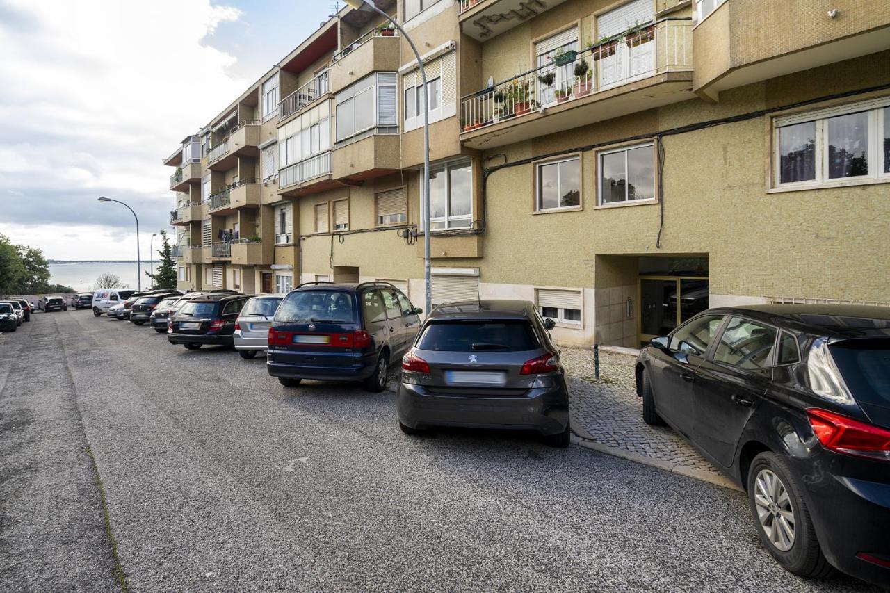 Whome Peaceful Alges Family Home Away From City Noise Lisbon Exterior photo